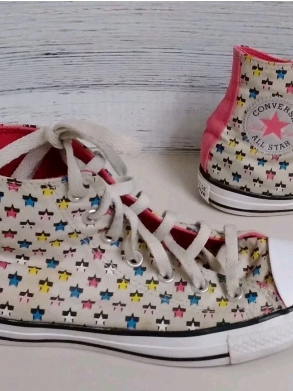 Converse chick Taylor all star sneakers women’s size 8 multicolored stars